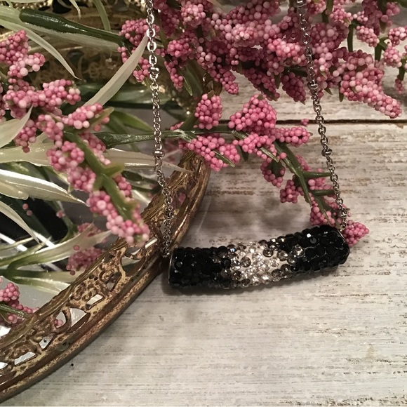 Curved Bar Necklace - Picture 4 of 6